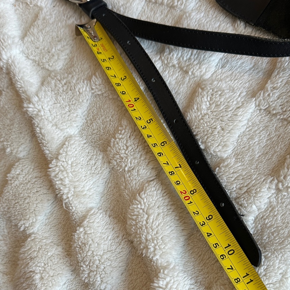 Vintage Chic Black Crossbody Bag with Buckle - Picture 14 of 16